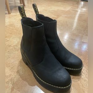 Doc Martens Rometty Chelsea Boots fits size 8-8.5 but tag says 7 (fits large)